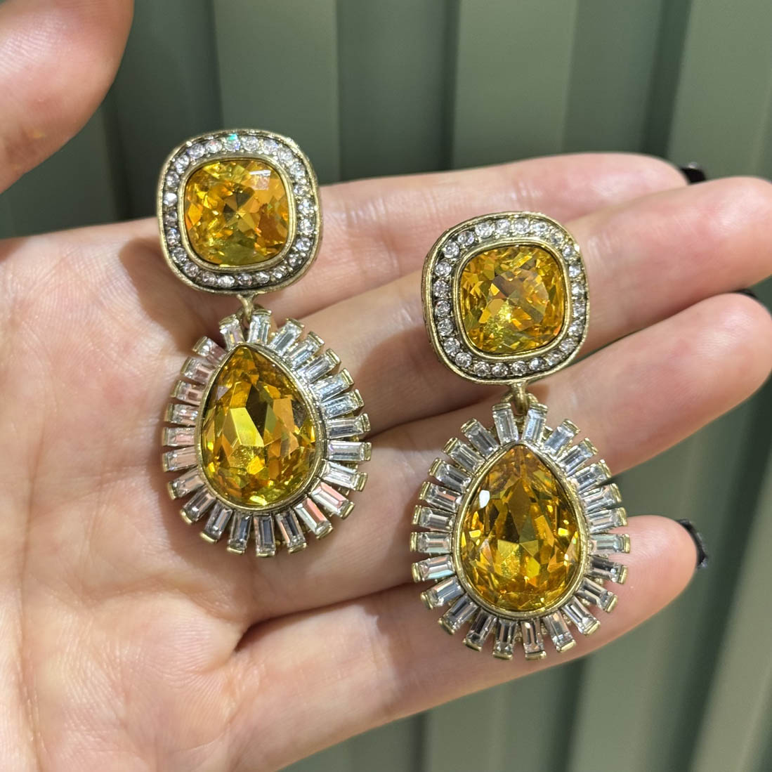 Vintage Style Gold-Tone Crystal Drop Earrings, Retro Statement Jewelry for Women