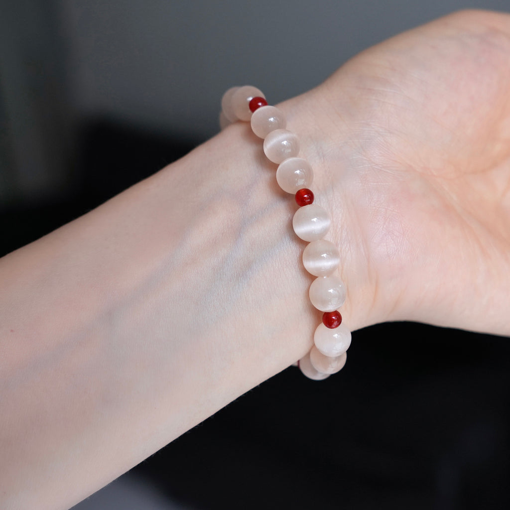 8mm Cat’s Eye & Red Agate Beaded Bracelet