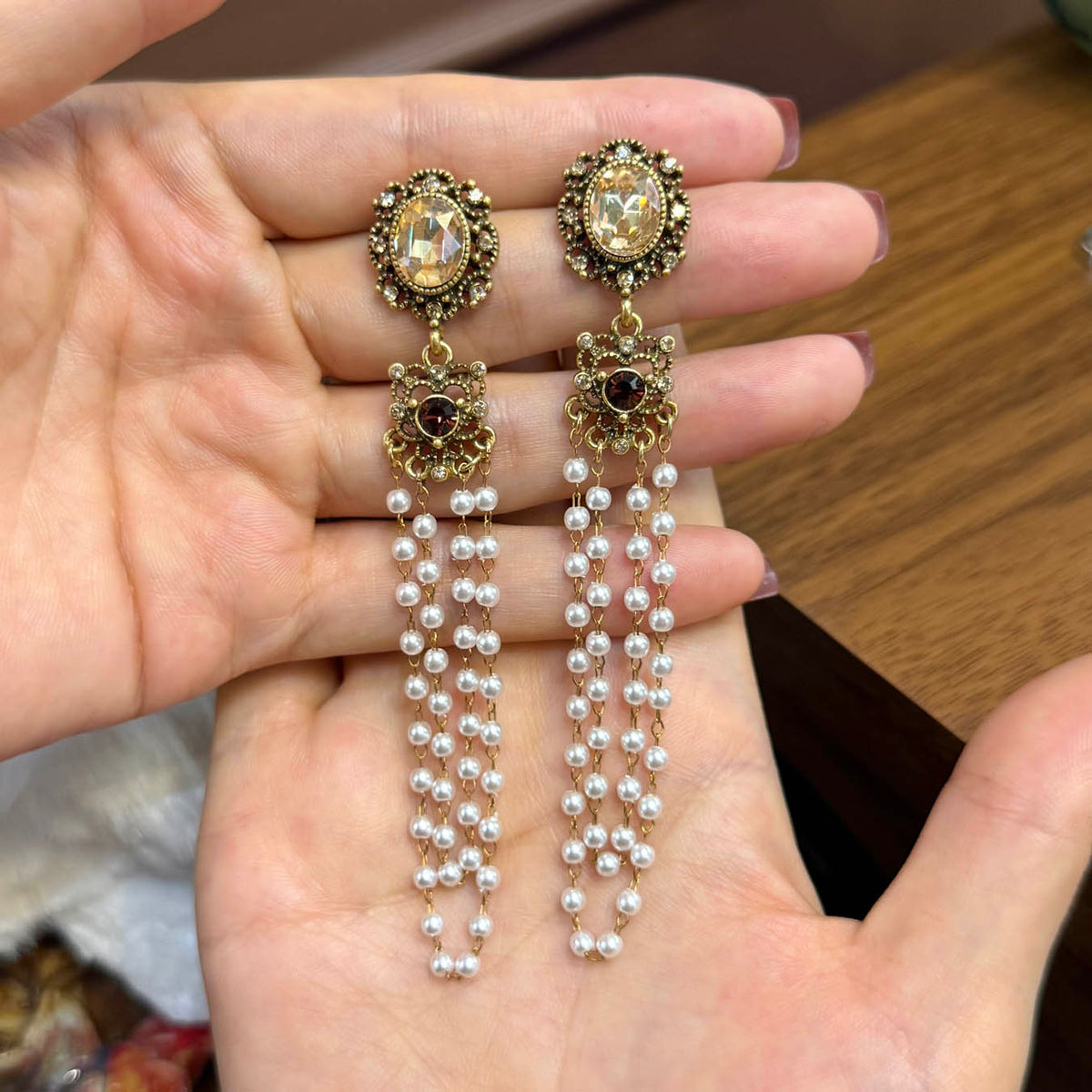 Vintage Style Pearl Drop Earrings for Women, Gold Tone Dangle Statement Earrings, Elegant Retro Jewelry Gift
