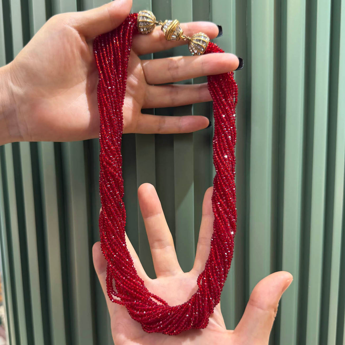 Vintage Style Red Crystal Beaded Necklace – Elegant Statement Jewelry with Gold Vintage Clasp