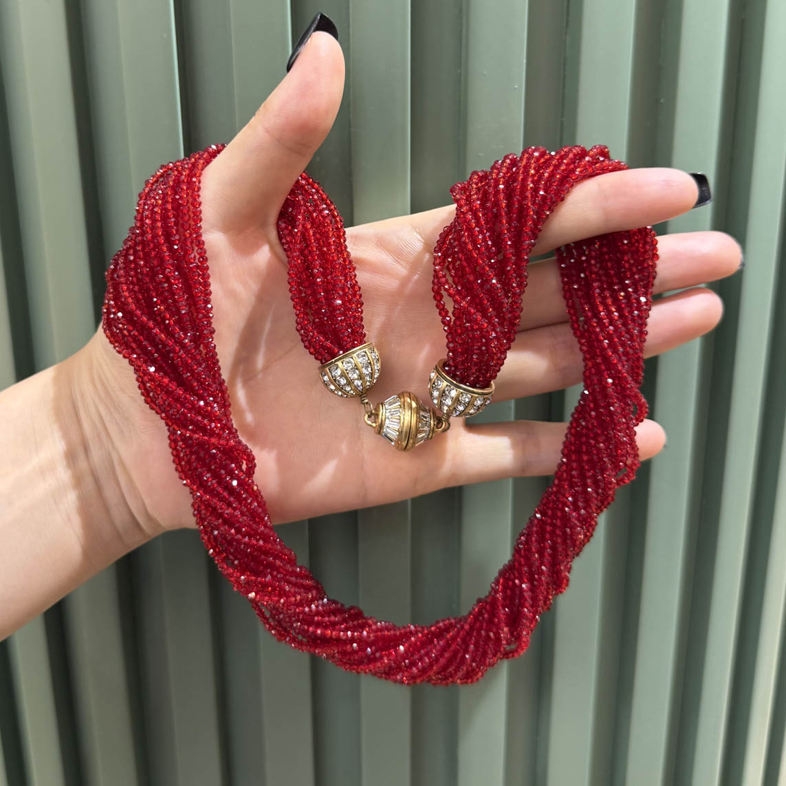 Vintage Style Red Crystal Beaded Necklace – Elegant Statement Jewelry with Gold Vintage Clasp