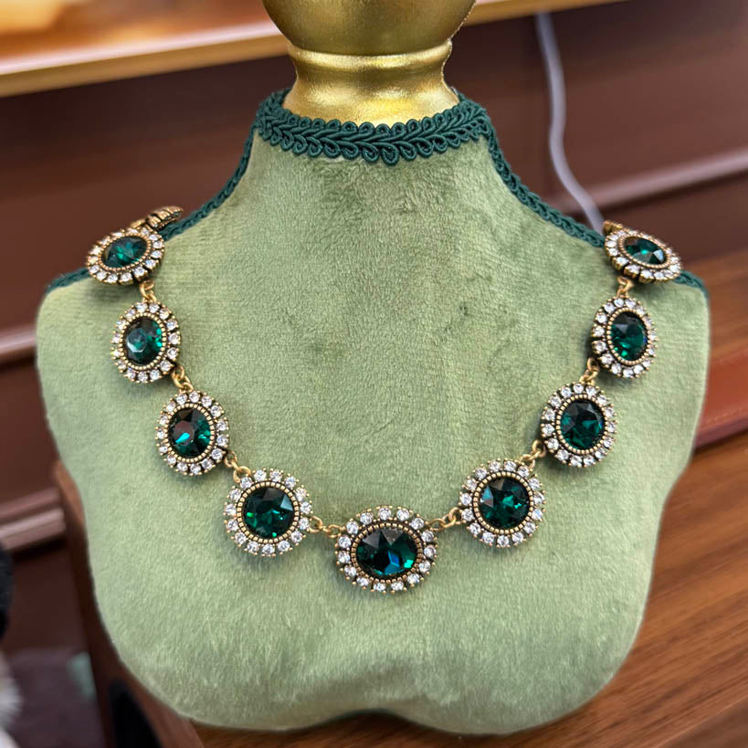 Vintage Style Green Crystal Necklace for Women, Gold Tone Statement Necklace, Retro Elegant Jewelry Gift