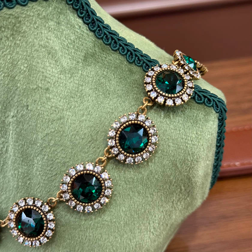 Vintage Style Green Crystal Necklace for Women, Gold Tone Statement Necklace, Retro Elegant Jewelry Gift