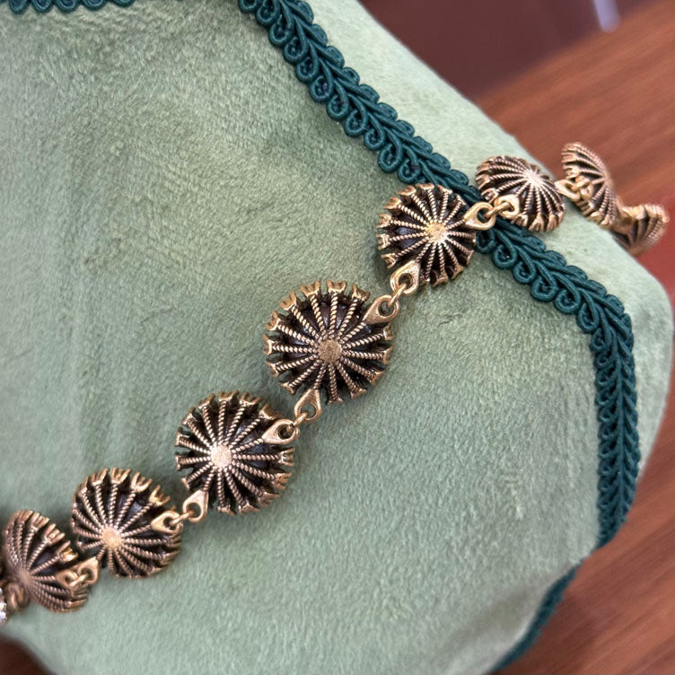 Vintage Style Green Crystal Necklace for Women, Gold Tone Statement Necklace, Retro Elegant Jewelry Gift