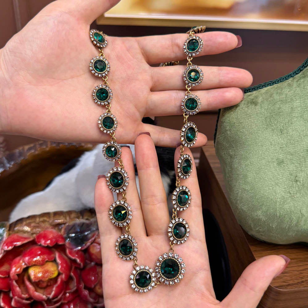 Vintage Style Green Crystal Necklace for Women, Gold Tone Statement Necklace, Retro Elegant Jewelry Gift
